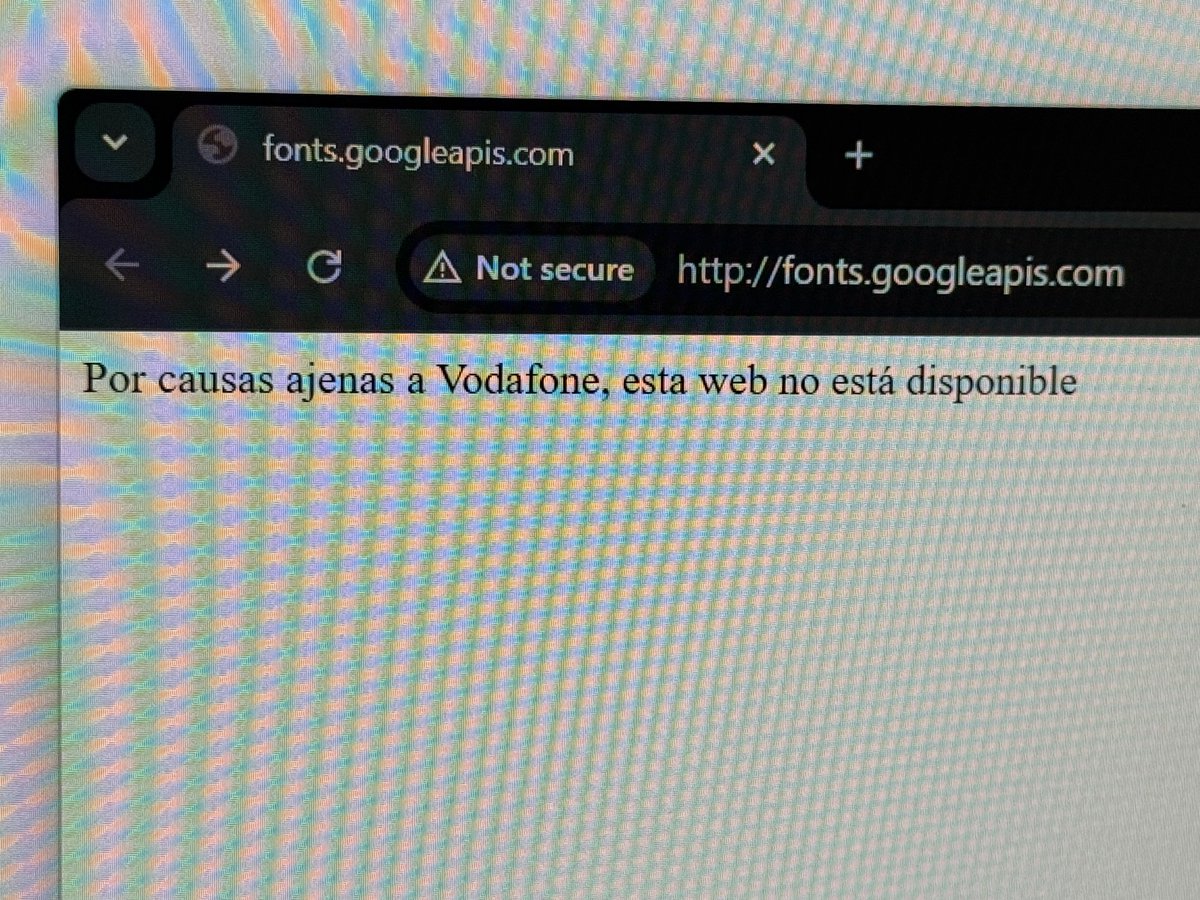 RME's tweet image. In Spain, ISPs are waging a crusade against football piracy that is causing a lot of collateral damage.
Right now even Google Fonts is being MiTM, they are even serving a self signed cert and a custom block message.
#laligagate @eastdakota @theo @rauchg