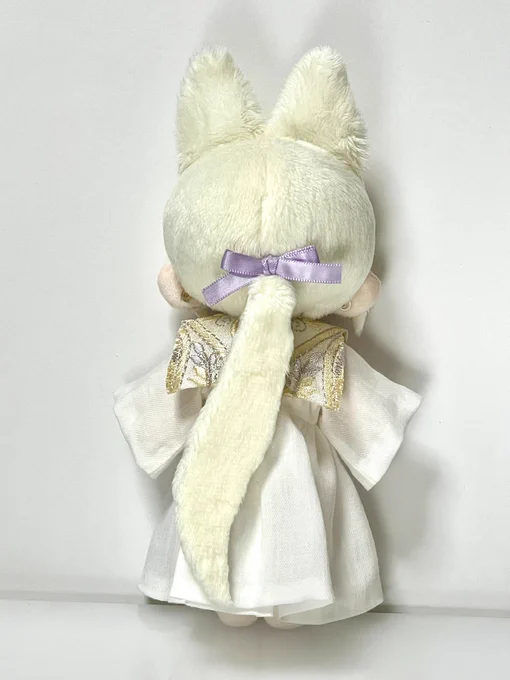 眠り目のキツネくんぬい出来た! ケモ耳の内側をインド刺繍で作るのやってみたかったからイメージ通りの見つけれて嬉しい #そこまち式ぬい #創作