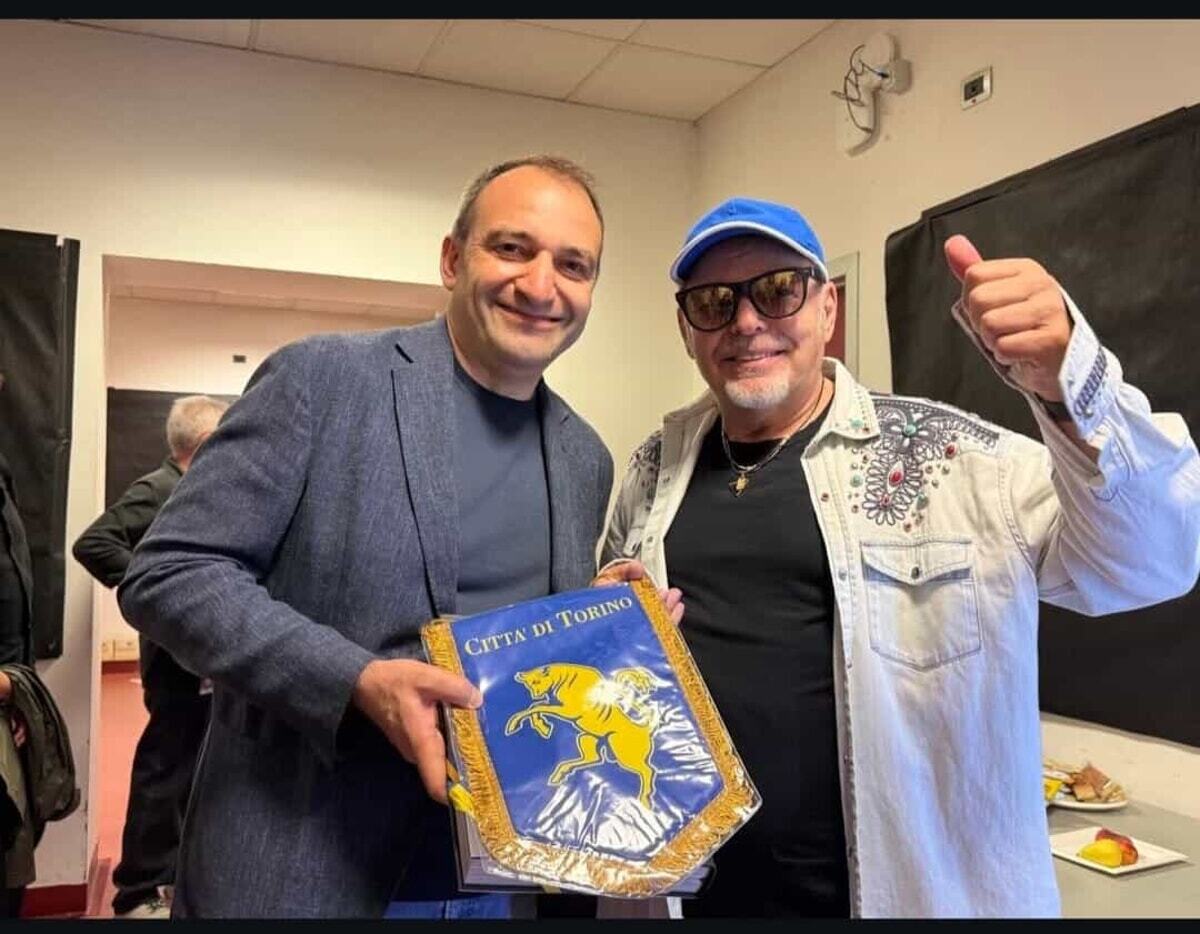 Il sindaco di Torino da Vasco Rossi: "Incontrarlo, da suo fan di sempre, è stata una bella emozione" ift.tt/KtygzCj