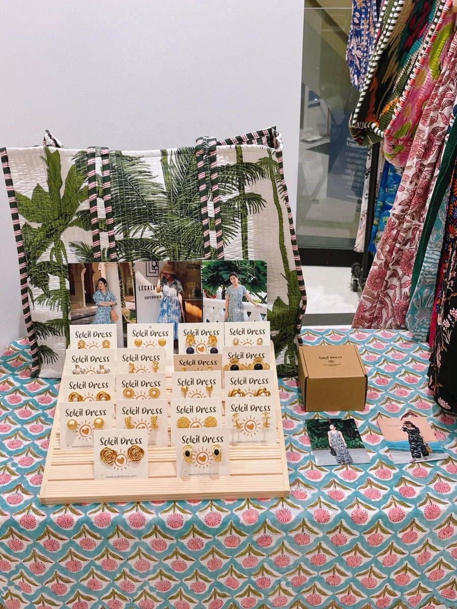 Ting Er (@fbxkx_m) on Twitter photo If you could only take one patterned dress with you on your trip, which one would you choose? 🌿🌺🌸
I have already matched the straw hat and grass background in my mind😆
#Limited style #Choosing a dress is like traveling If you could only take one patterned dress with you on your trip, which one would you choose? 🌿🌺🌸
I have already matched the straw hat and grass background in my mind😆
#Limited style #Choosing a dress is like traveling