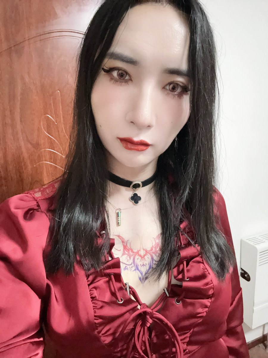 端午+儿童节，为了不给老丈人一家太大刺激选择男装回家，憋了两天，回家后又给自己打了一针日雌，结果欲望炸了……当晚就换了个造型……🫠🫠 https://t.co/Yb8FdwIVu6