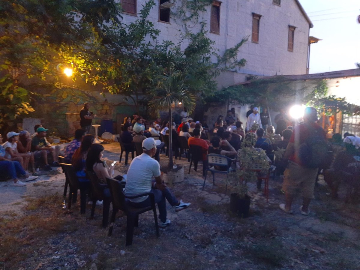 Imágenes de El pleito, batalla escrita ayer en nuestro patio organizado por Mecal.