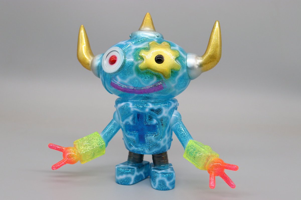 OTACREAMさんのソフビ『ゲッチャリロボ』をカスタムペイントしました