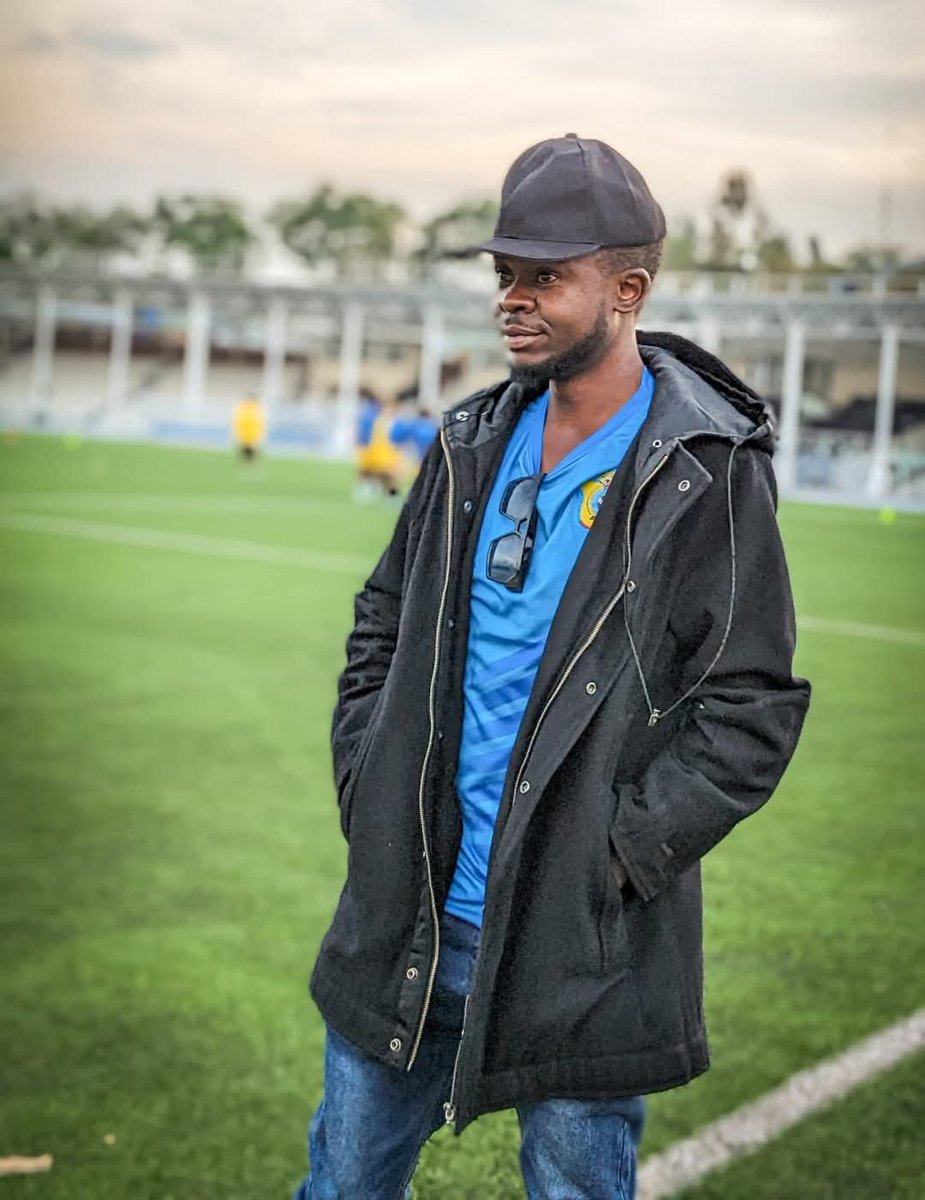 RichardMuhima54's tweet image. Fiston #Mayele🇨🇩 (9 buts) est le meilleur buteur de la Ligue des Champions de la #CAF 2025.

En 2023, j'étais présent lors de ses débuts avec #Pyramidsfc🇪🇬, face à l'APR FC. Après le match, il m'avait fait part de ses ambitions.

Heureux donc de le voir aujourd'hui en apothéose.