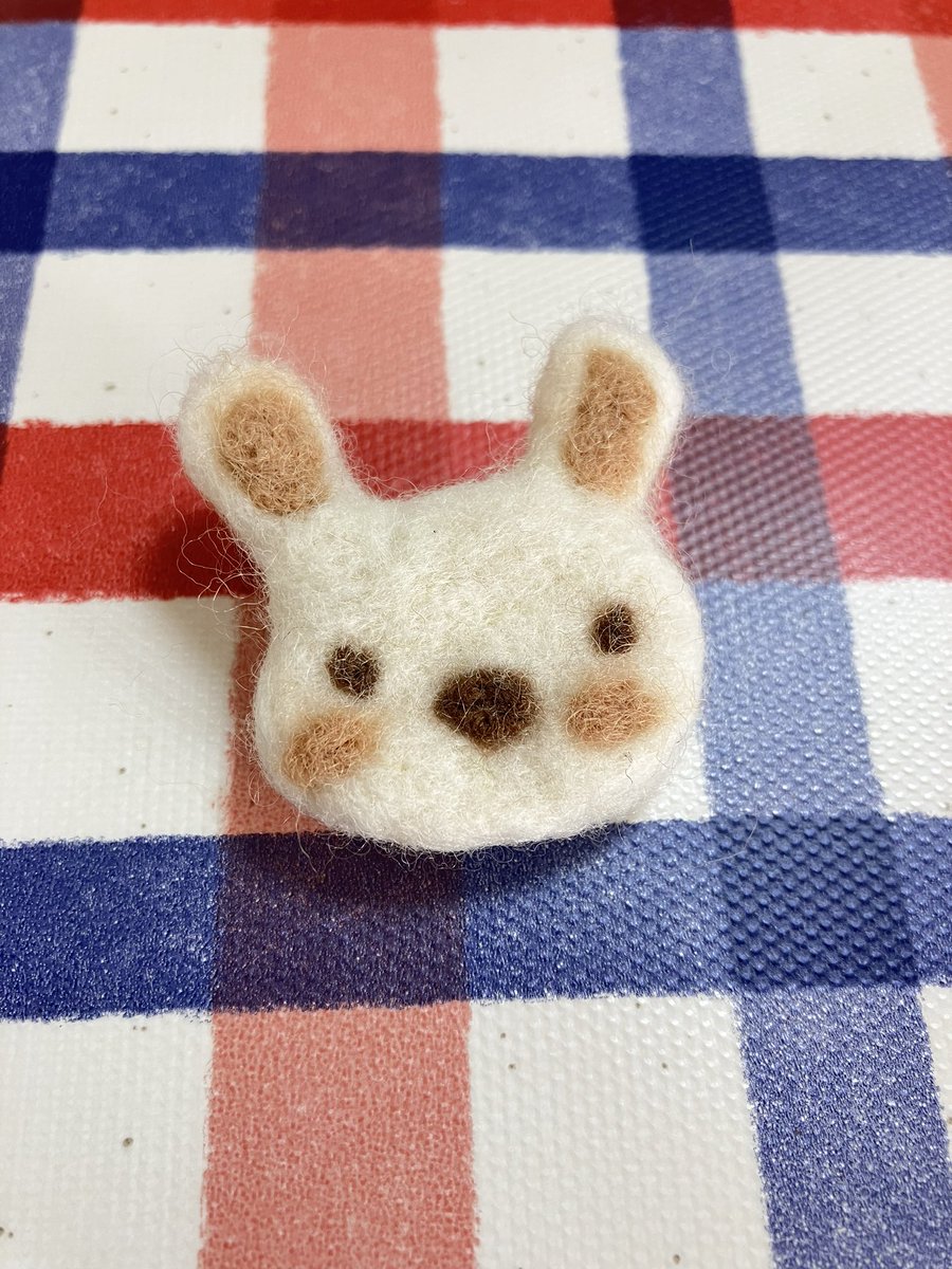 うさぎとクマが可愛すぎる🐇🐻
それぞれ別売りです
🐇▶︎100円
🐻▶︎200円
それぞれにバッチも付いています

#こみっとプレイス 
#羊毛フェルト 
#クマ
#ウサギ