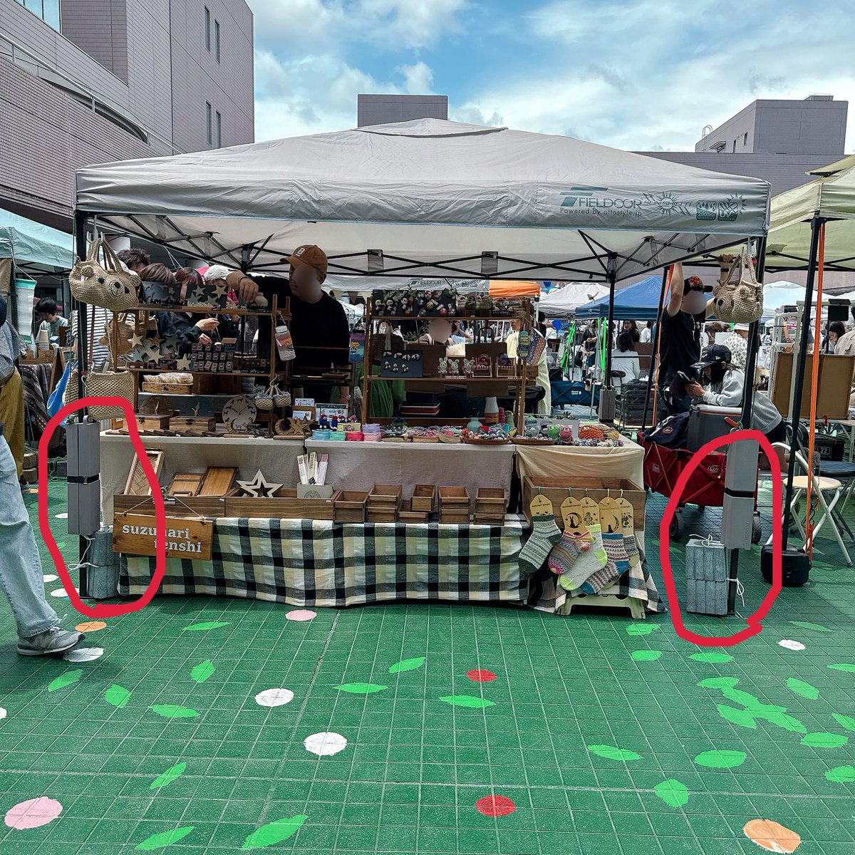 sakiamiami's tweet photo. 昨日は三重県で
夢の手づくり市に出店させて頂きました
とても強風な1日でしたが 合計104キロのおもしでビクともせず乗り切ることが出来ました。
お立ち寄り���いたお客様、主催者様、一緒に出店してくれたリトルミーさんには感謝です。また秋も出店出来たらなぁと思っています。
帰りはうなぎで〆♡♡ https://t.co/FkWbCack5d