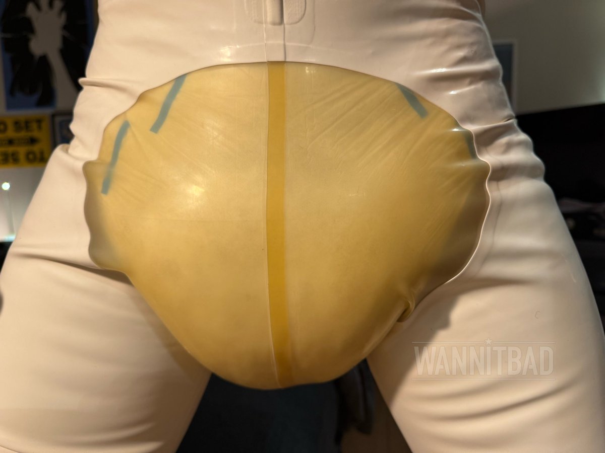 wannitbad's tweet photo. Doctor Diaperpail.
Evil supervillain. 
The aftermath. 

Latex from @REGULATIONstore 
Over a Kiddo Xtreme with THREE stuffers, that weighed 10.6 pounds, fully soaked. https://t.co/gO2cd0RHVF