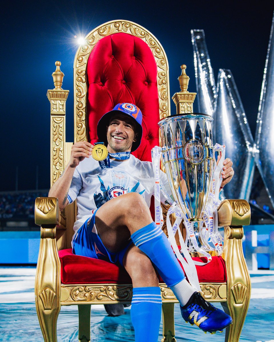 SoyFanAzul's tweet photo. EL REY EN SU TRONO. 🐐💙🏆 https://t.co/7SWV7IKWnK