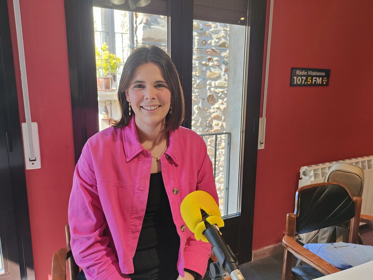 Bon dia! Avui, a les 12 h, entrevistem a la cantautora catalana, Aina Palà. 107.5 FM 📻 (Girona)