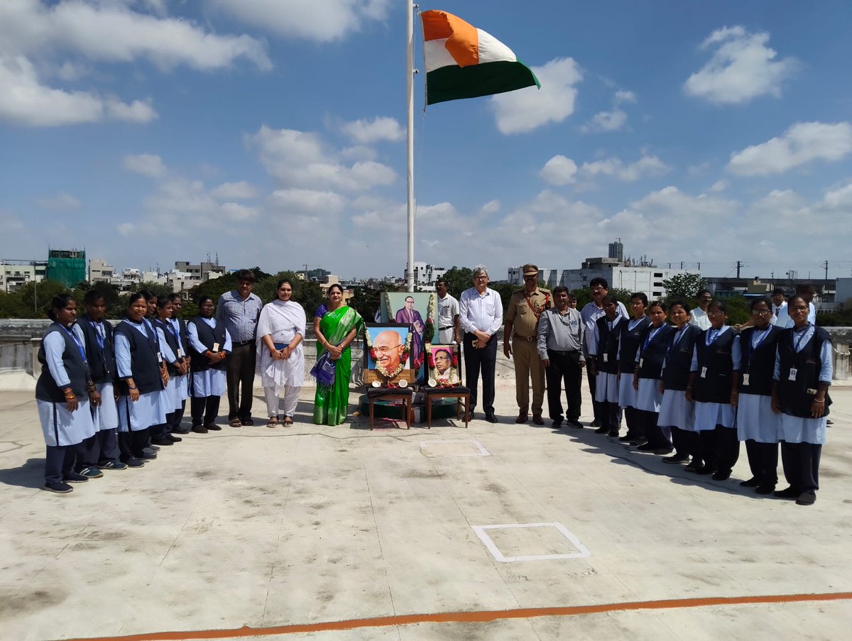 #TGSRTC actively participated in flag hoisting ceremony on the occasion of Telangana Formation Day at MGBS,Hyderabad. The event was graced by ED/HZ Khusru Khan, including  RM/RR J. Sri Latha, Dy. RM (O)/RR N. Saraswathi, I/C Dy.CPM/HZ  B.Srinivas &amp; other officers and employees.