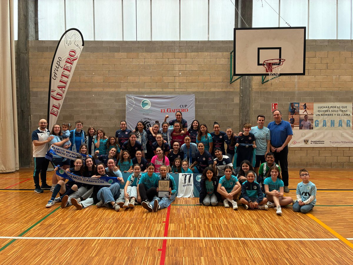 Llega la victoria en el primer partido de Play Off. Después de un partido muy intenso y muy bien trabajado de nuestras chicas, finaliza el encuentro 5-2. A seguir trabajando esta semana y mente puesta en el partido del sábado 💪🏽
⚽️ 1 Yasmin, 1 Casado, 1 Nicole, 1 Angela y 1 Dani