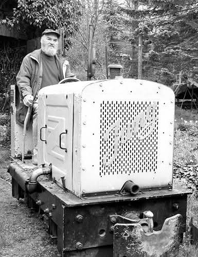 Mach's gut, Manfred!
🖤
Gestern verstarb im alter von 90 Jahren der Löbauer Manfred Werner, bekannt von "Werner's Gartenbahn", welche auf 600mm Spurweite betrieben wird. Bekanntheit erlangte seinerzeit der Betrieb mit einer Feldbahndampflok von Krauss&amp;Co (Bj 1924)!