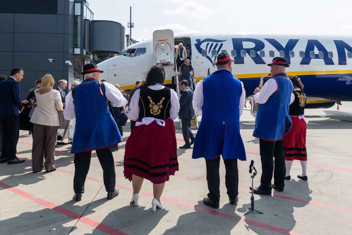 Airport Gdansk tweet media
