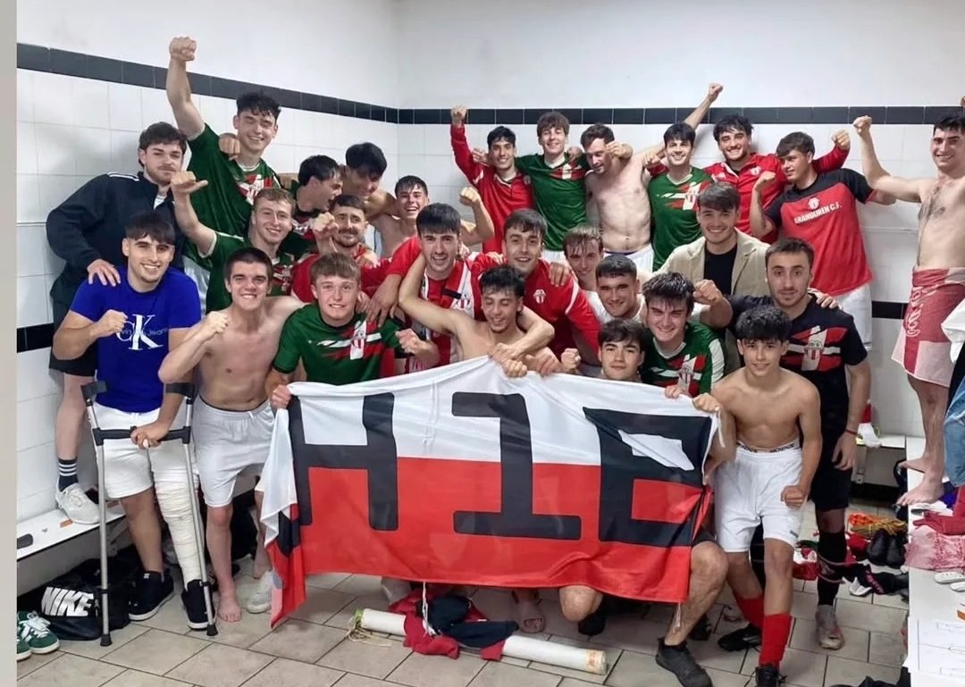 GRAN PASO ADELANTE EN MARKINA!!💪

Muy buena victoria (0-2) la que logró nuestro primer equipo el sábado pasado en Markina en la ida del play out de permanencia. Pese a la victoria, aún no está nada dicho, ya que aún nos queda la vuelta este sábado a las 18:00 en Aranguren.