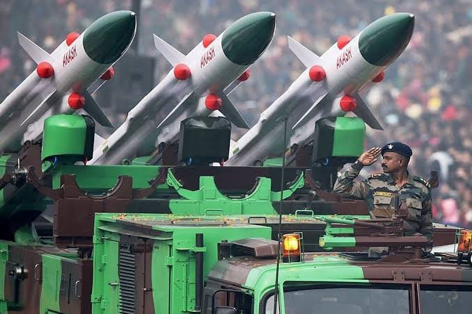 Manik_M_Jolly's tweet photo. As you all know, there are many unsung heroes of Army in Op Sindoor. The resounding success of the operation couldn’t have been achieved without those men and women, who kept us all safe and secure and demolished Pakistan’s plan of entering India.  

The corps of Army Air Defence (AAD) played a significant and leading role in Operation Sindoor. In coming days, I’ll be doing threads on the equipment and units that played a significant role in this operation. 

Will start with Aakash system Tom. 

Let us all thank the AAD warriors 🫡

Jai Hind  🫡🇮🇳