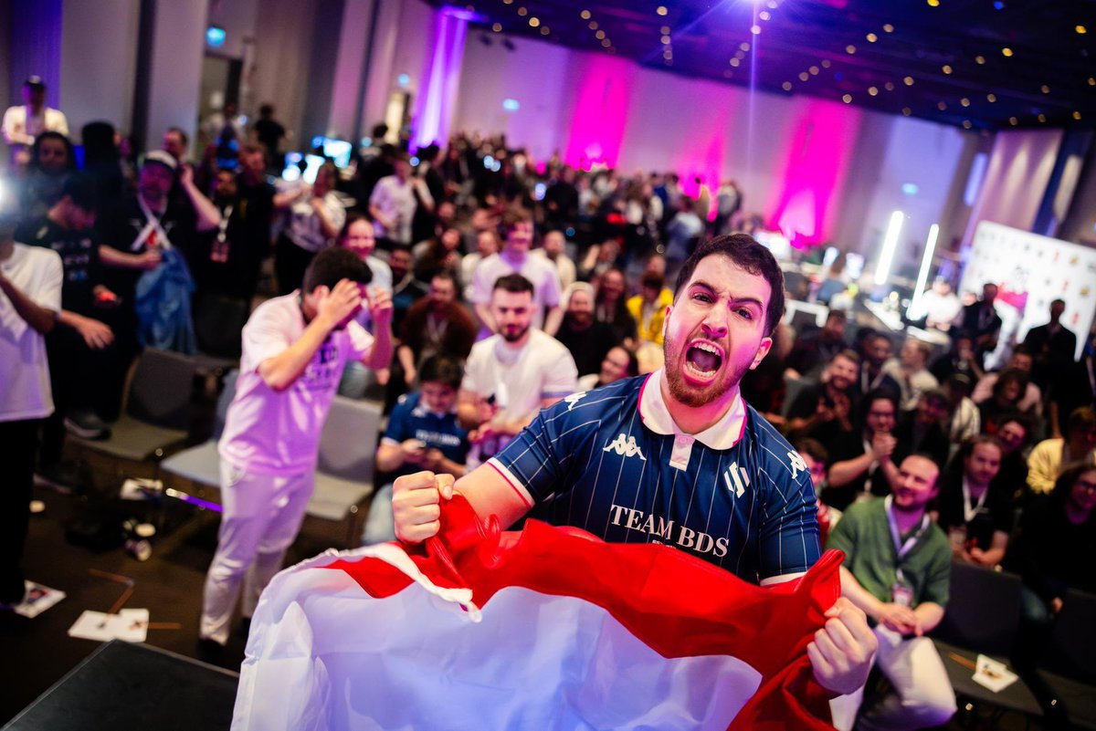 Headstomper tweet media