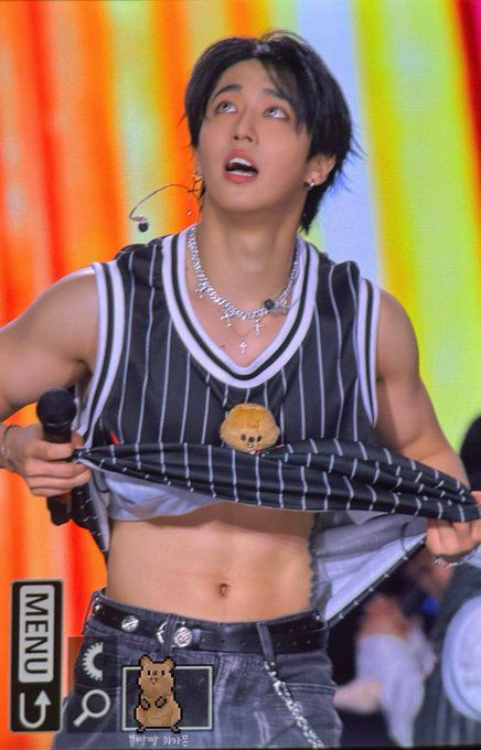 My men is just asdfghjkl

#HanJisung #StrayKids #StrayKidsInUSA