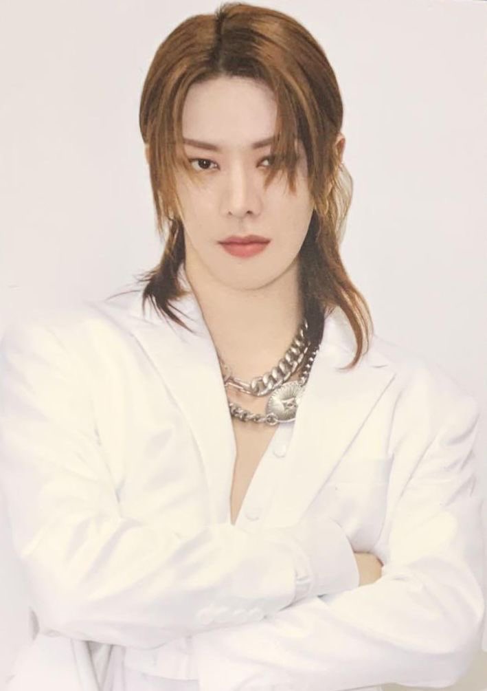 the pits in my stomach that form when i remember we don’t have a solo era (yet) where he looks like this 🚬🚬🚬