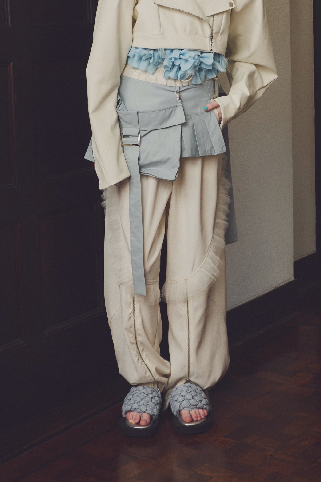 LA BELLE ETUDE フロント裾ZIPチュールフリルデザインパンツ フロント裾ZIPチュールフリルデザインパンツ【セットアップ対応