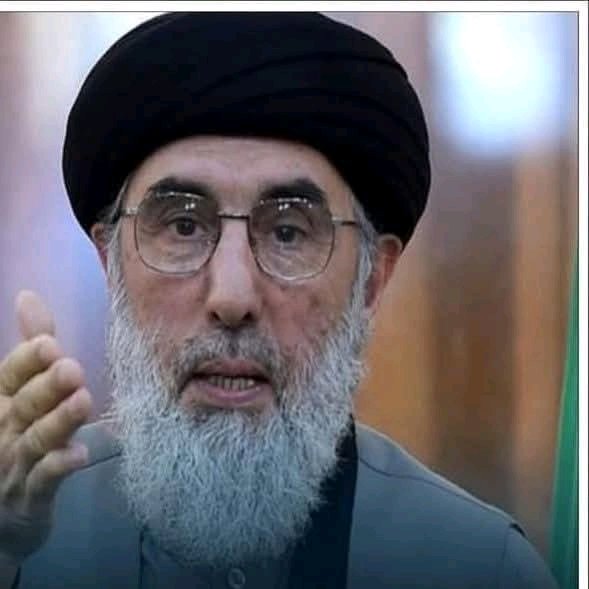 لغوه شوي پاټکیانو  ایا کله مو هم خپلو بې ادبه او بې تربیه  ملګرو او انډیوالانو ته ویلي چي  توهین مکوئ مثال لکه تواب سیف الرحمن  سادات جنرال او.....  نه یوازي دا چي له توهینه یې منعه کړئ بلکي ورځي داندړ خېلو قرار خېلو سره یو ځای د ااا توهین او تحقیر کو ئ له موږ دښو تمه مه لرئ