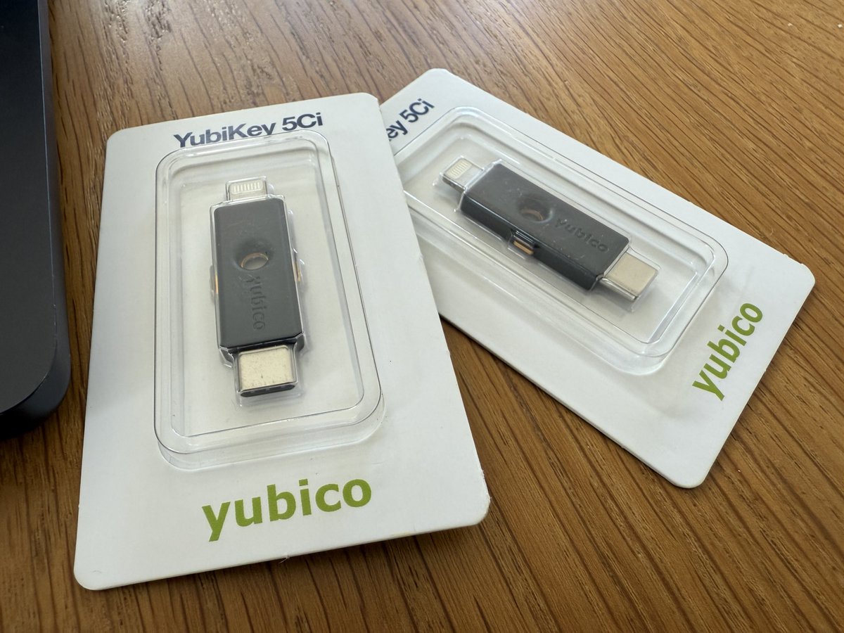 mRr3b00t tweet media