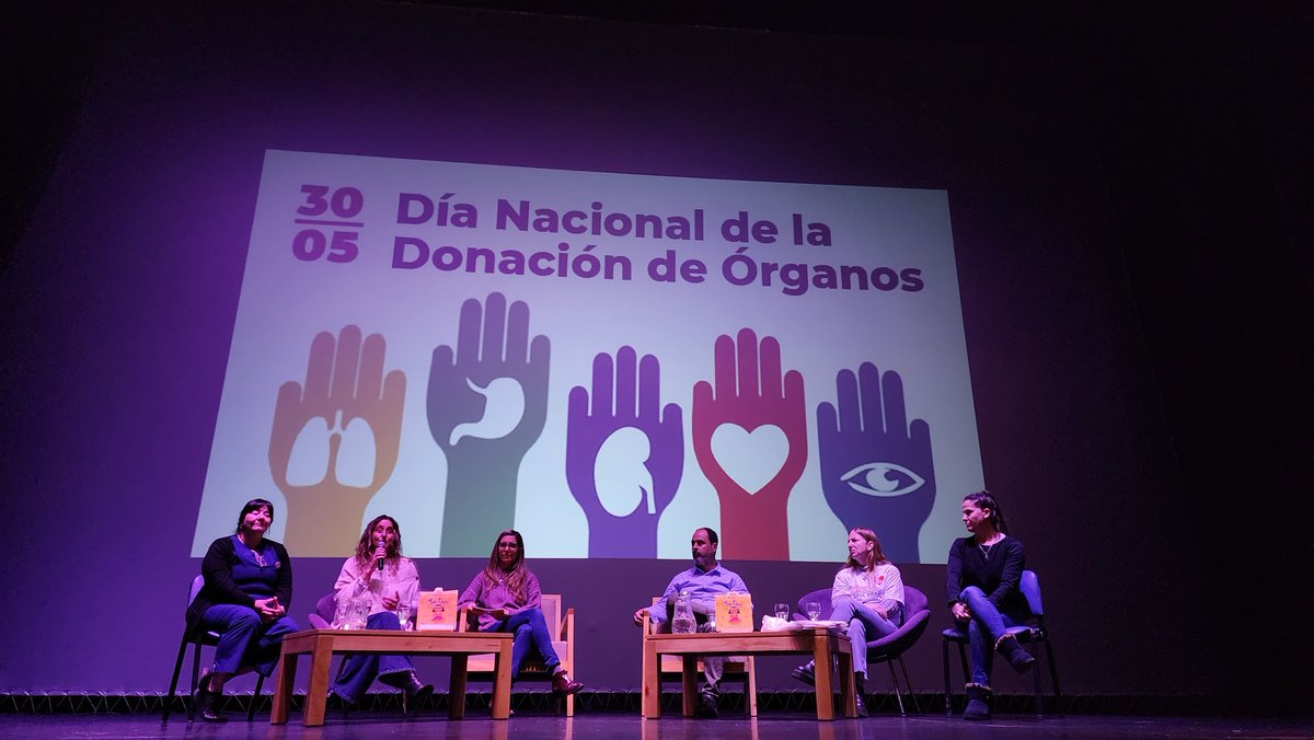 EditorialUNICEN's tweet photo. El viernes tuvimos una hermosa jornada a raíz de conmemorarse el Día Nacional de la Donación de Órganos y Tejidos. Junto al Sistema Integrado de Salud Pública del @GobiernoTandil  Laura y Julia @corazonparaines y ante un Auditorium lleno de jóvenes pudimos reflexionar y contar.. https://t.co/ovWeEV7cDF
