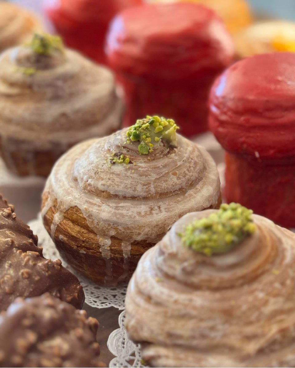 Manu Jara (@manujara_) on Twitter photo Hay un plan que nunca falla y se llama roll pistacho. Puedes hacerlo de lunes a domingo. 😜 Hay un plan que nunca falla y se llama roll pistacho. Puedes hacerlo de lunes a domingo. 😜