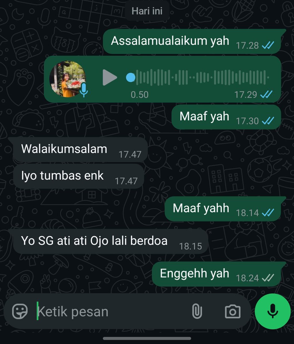 Sy3rl0's tweet photo. Jdi kan kosku habis kemalingan dan laptopku hilang,aku kabarin orang rumah dan ibuk marah marah besar meanswhile ayahku yg dengan entengnya malah ngono kek gini😭👍🏻
#JawaPride #WongAsor #WongJowoOjoIlangJowone https://t.co/UtiQbH94HO