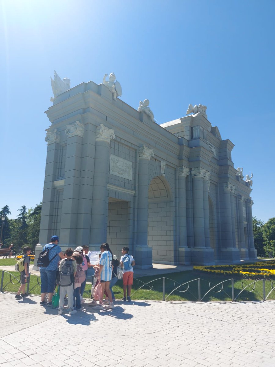 hermanos_pinzon's tweet image. Hola! Excursión de 3° a Parque Europa (Torrejón) Nos lo hemos pasado genial!!