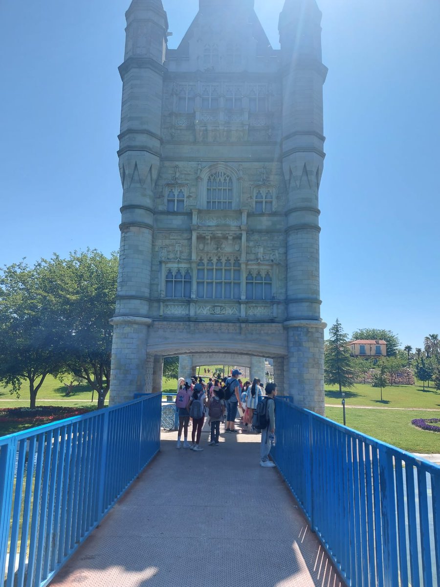 hermanos_pinzon's tweet image. Hola! Excursión de 3° a Parque Europa (Torrejón) Nos lo hemos pasado genial!!