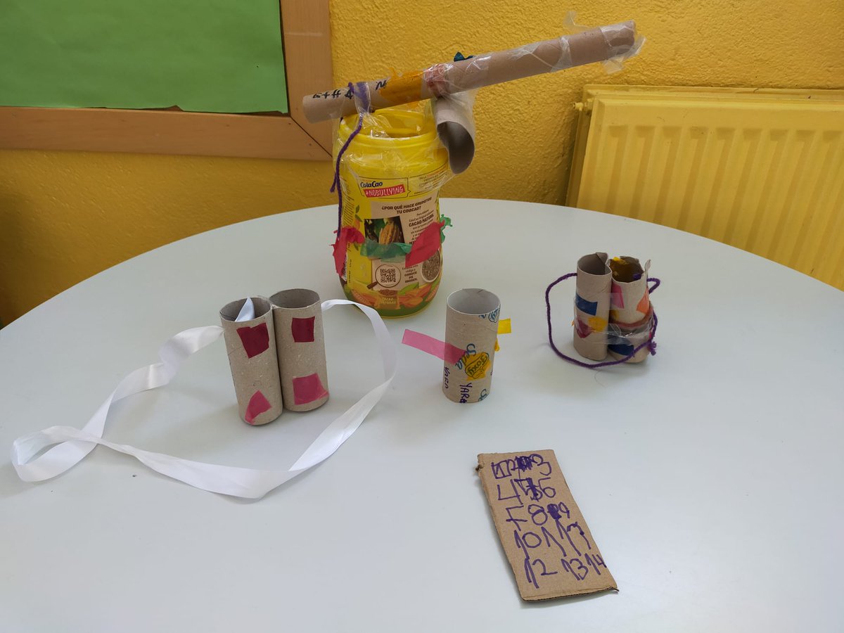 hermanos_pinzon's tweet image. Las clases de 4 años no dejan de crear inventos con el material de desecho que nos ha llegado, ¡adivina qué son!
