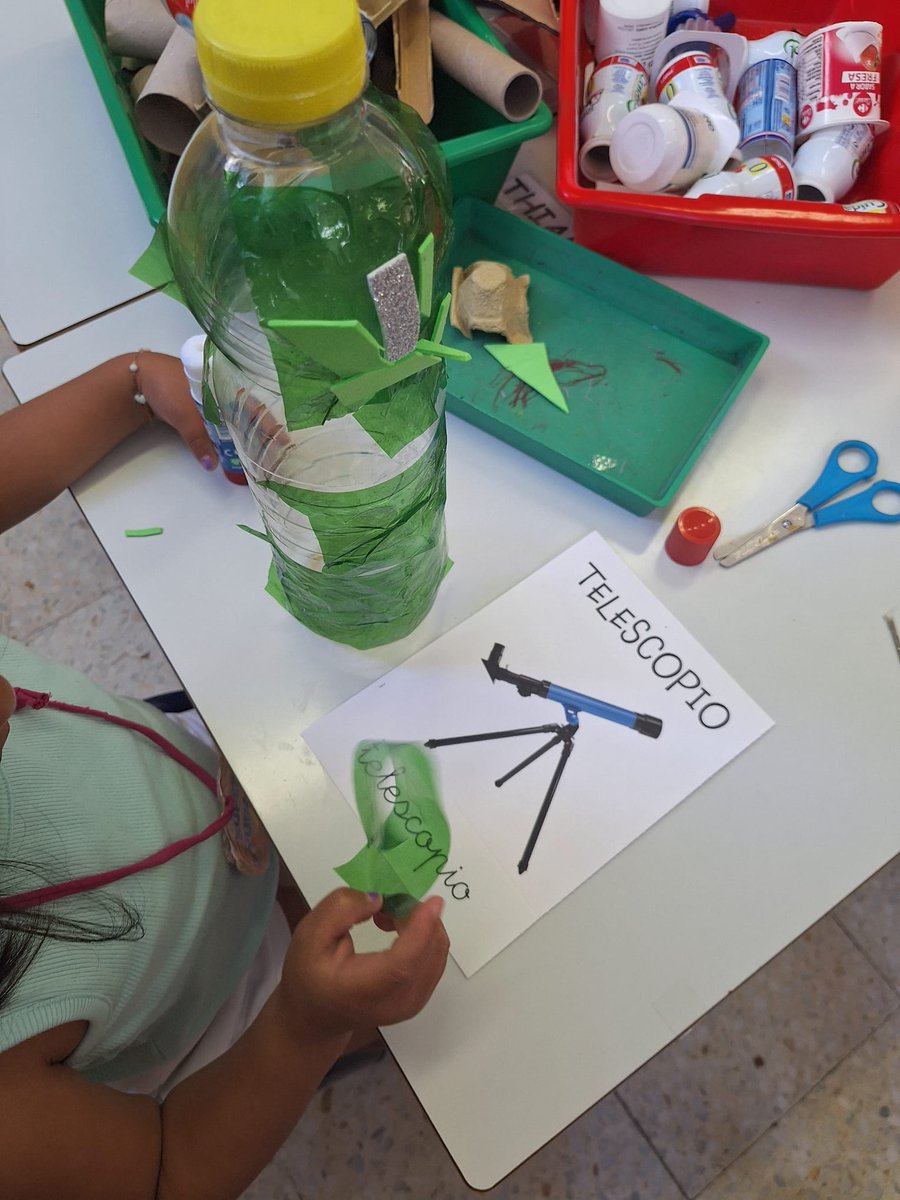 hermanos_pinzon's tweet image. Las clases de 4 años no dejan de crear inventos con el material de desecho que nos ha llegado, ¡adivina qué son!