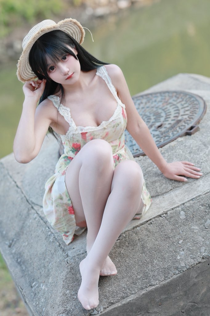 蔷薇🌹
共19张，免费写真
原图上传QQ群了736221520

@Xiaoxiaofoer @Toukayuan @MitsumeDoji
#写真売ります #人像写真 #美女写真 https://t.co/74InrATmv5
