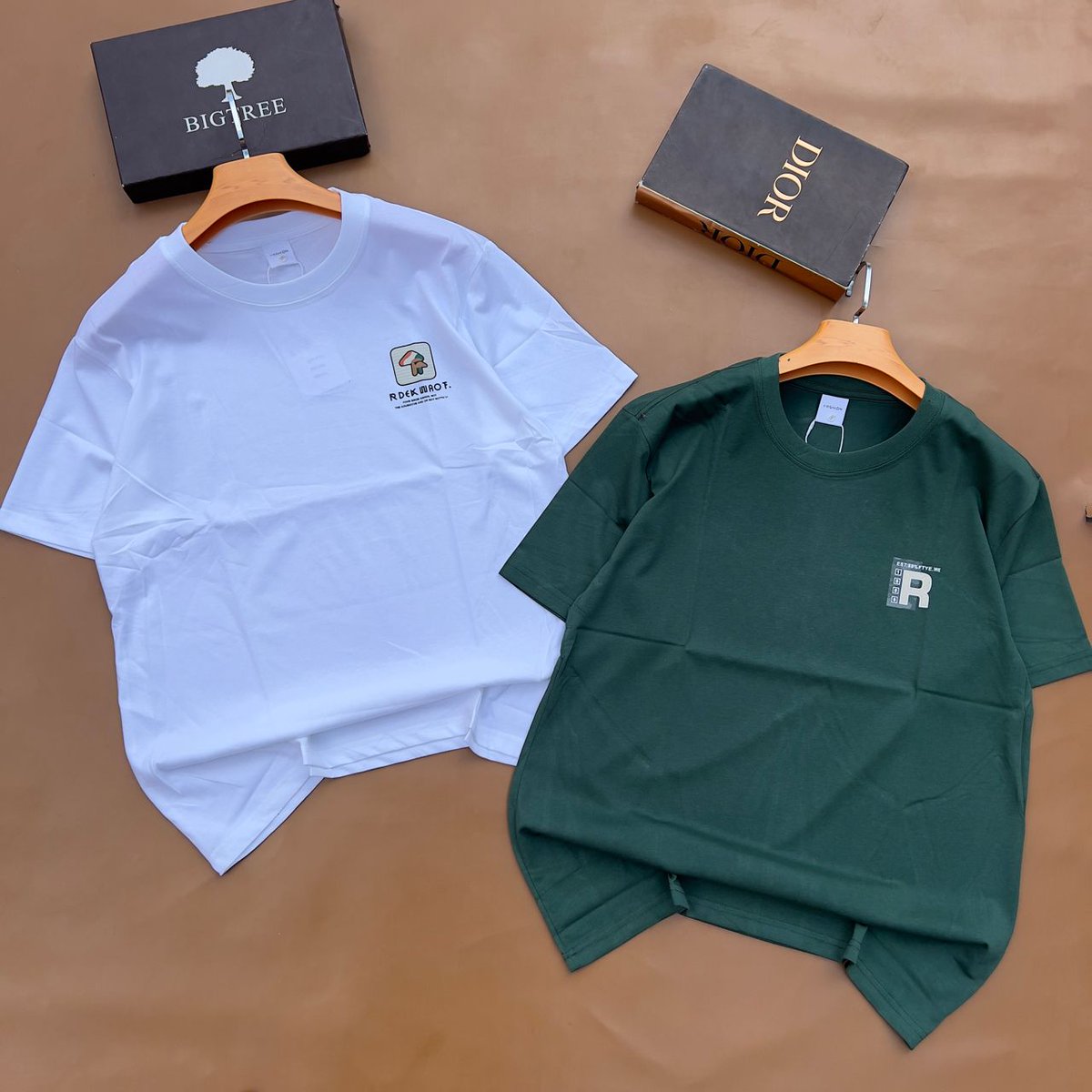 Hizi jumla 14000 rejareja 18000
Rangi ziko nyingi 🔥 wahi mapema 🔥 
Delivery ✅🚚 mikoani tunatuma WhatsApp or DM 0753103048
Kindly repost 🙏♥️