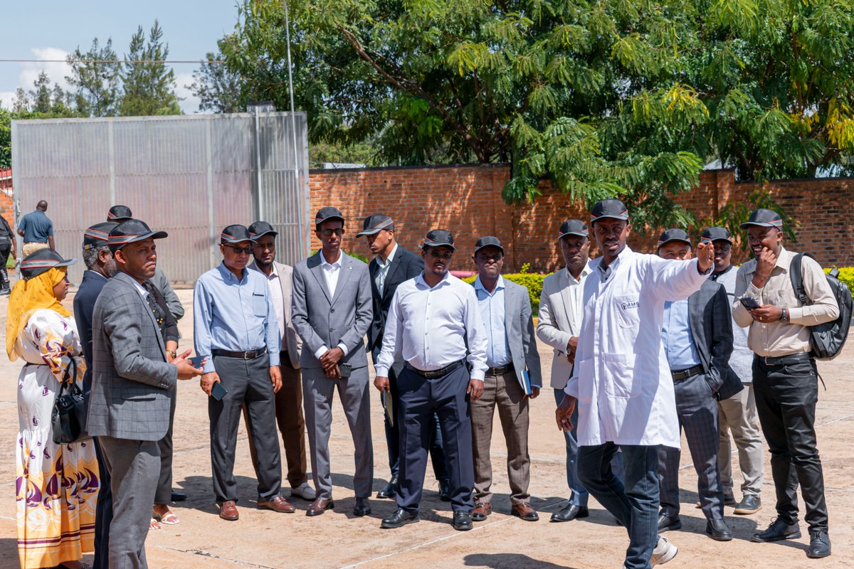 RwandaSupply's tweet photo. Today, We hosted a high-level delegation from the Ministry of Health of Ethiopia for a benchmarking visit focused on strengthening medical oxygen systems.

The visit featured discussions on Rwanda’s health supply chain, plant maintenance, financing, and a guided tour of the RMS facility.

The delegation included senior officials from Ethiopia’s MOH, regional health bureaus, EPSA, and key oxygen program leaders.

We were joined by colleagues from RBC, CHAI, and the Ministry of Health of Rwanda.