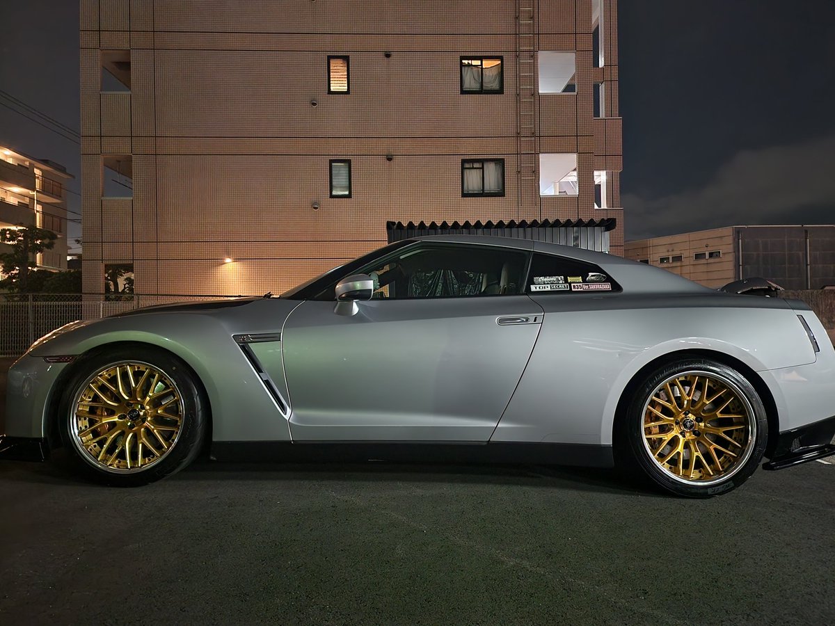 hono1021run's tweet photo. ✨NEW STYLE🎉
KUHL東京店にて
・VERZ-WHEELS KCV01 CRYSTAL GOLD!!
・NANKANG NS-2R
めっちゃイカつく派手派手になったわ!!注文から取り付け洗車までお世話になりました!!🙏
#35GTR
#KUHL
#VERZ https://t.co/nHlL6hciMk