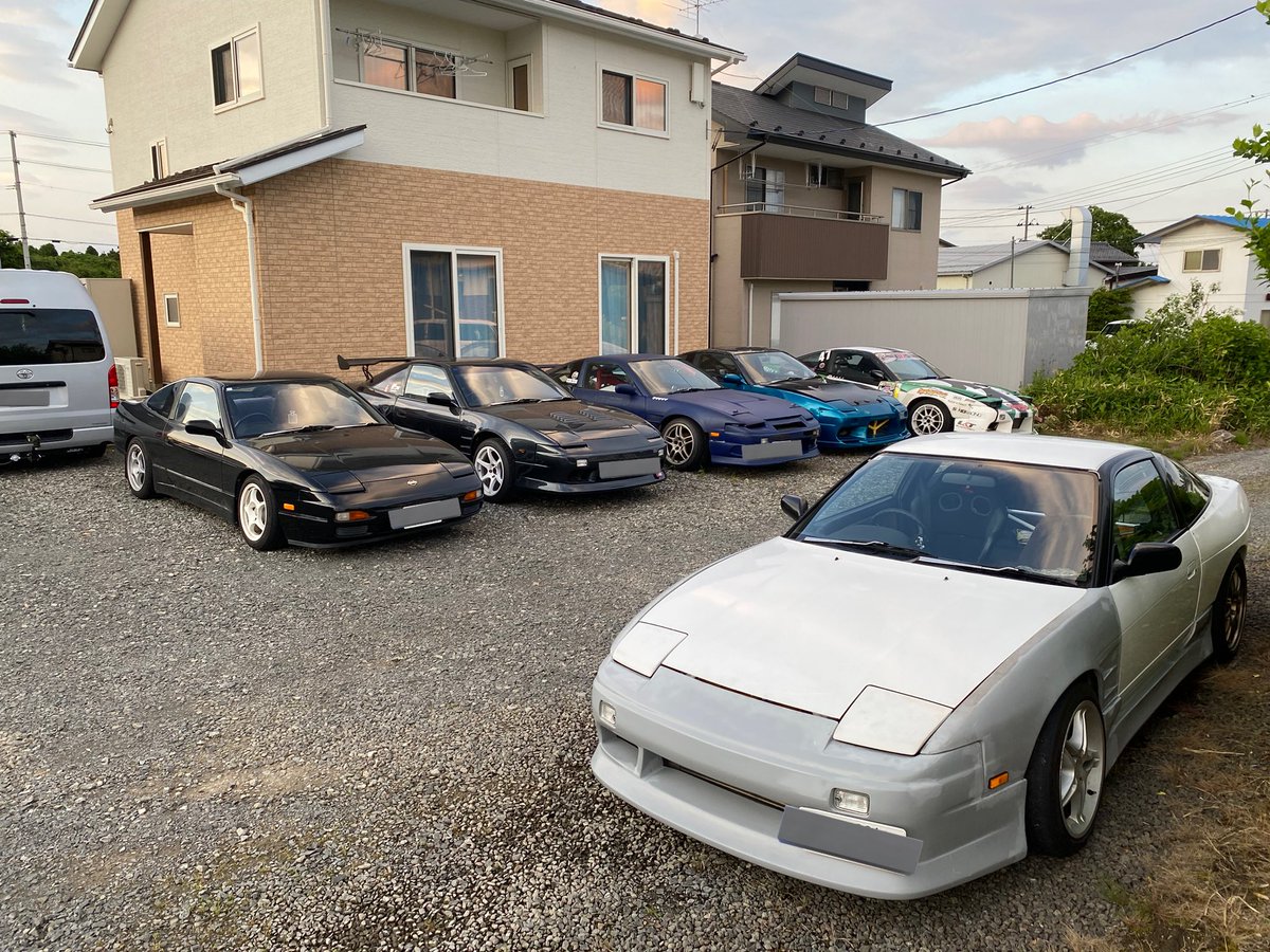 hst1013's tweet photo. ここは180SX専門店なのか？😂

サラリーマン一般家庭なんですが…いま180SXが10台うちにありますw🫣 https://t.co/P9b93DMBTM