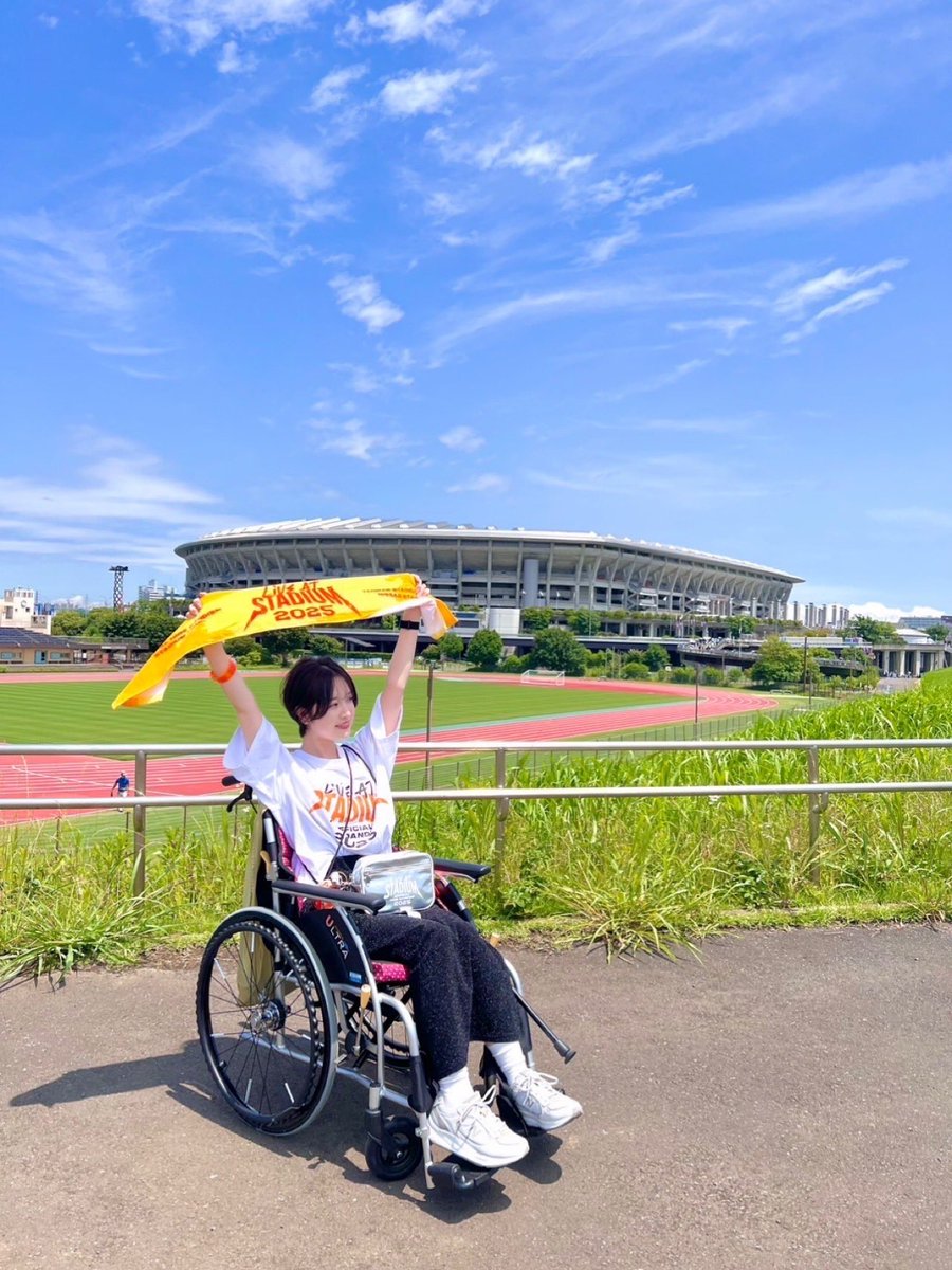 #Official髭男dismスタジアム 
今回も車椅子での参戦でしたが、沢山の方々に支えていただきながら人生初のアリーナ席でライブを楽しむことができました。
音楽は私にとって、日々を前向きに生きていくための心の支えです☺︎
これから先も、好きという感情を大切にしながら人生を楽しんでいきたいな。