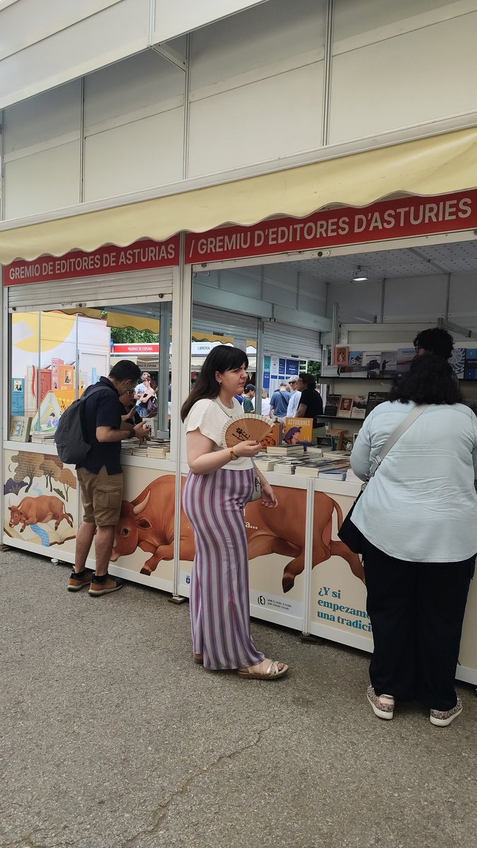 Gremiu d'Editores d'Asturies (@gremiu_edit_ast) on Twitter photo ¿Sabéis que estamos en la <a href="/FLMadrid/">Feria del Libro de Madrid</a> ?
Un año más las editoriales agrupadas en el <a href="/Gremiu_Edit_Ast/">Gremiu d'Editores d'Asturies</a> participamos en este maravilloso evento literario.
Nos encontraréis en el pabellón 20C en el parque de El Retiro hasta el próximo domingo 15J. ¿Sabéis que estamos en la <a href="/FLMadrid/">Feria del Libro de Madrid</a> ?
Un año más las editoriales agrupadas en el <a href="/Gremiu_Edit_Ast/">Gremiu d'Editores d'Asturies</a> participamos en este maravilloso evento literario.
Nos encontraréis en el pabellón 20C en el parque de El Retiro hasta el próximo domingo 15J.