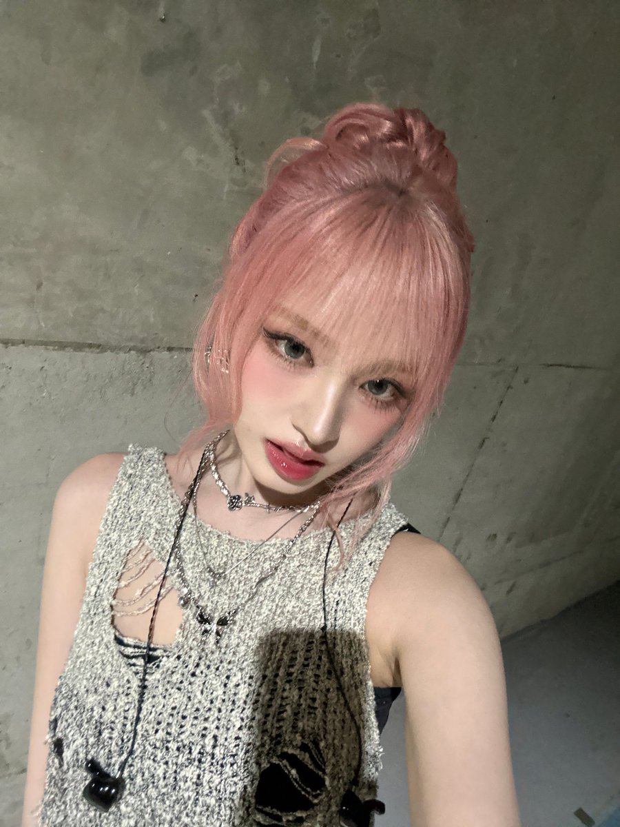 LIZCENTRIC's tweet photo. [📷] 250602 BERRIZ UPDATE

“Hello nice to meet you >< Let’s have fun here 😽”

#LIZ #리즈 #リズ
#IVE #아이브 #アイヴ https://t.co/9hcZkaVl9k