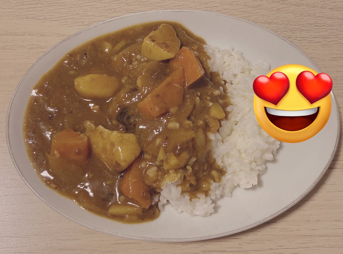 todoroki_hajime's tweet photo. やたてぃろはカレー🍛
美味しすぎておかわりしちゃったマン🥄 https://t.co/YS4KmUjhPr