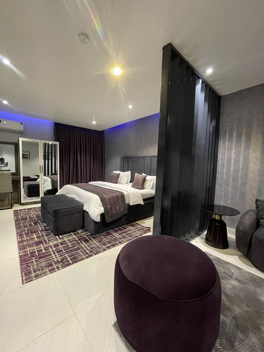 AlluviaStay's tweet photo. Our mini suite is perfect for a quiet retreat, designed with everything you need. ๐โจ
#alluviaresidences #minisuite #kitchenette #lekkihotelsandapartments #staycationlagos https://t.co/X7kjcjT9AA