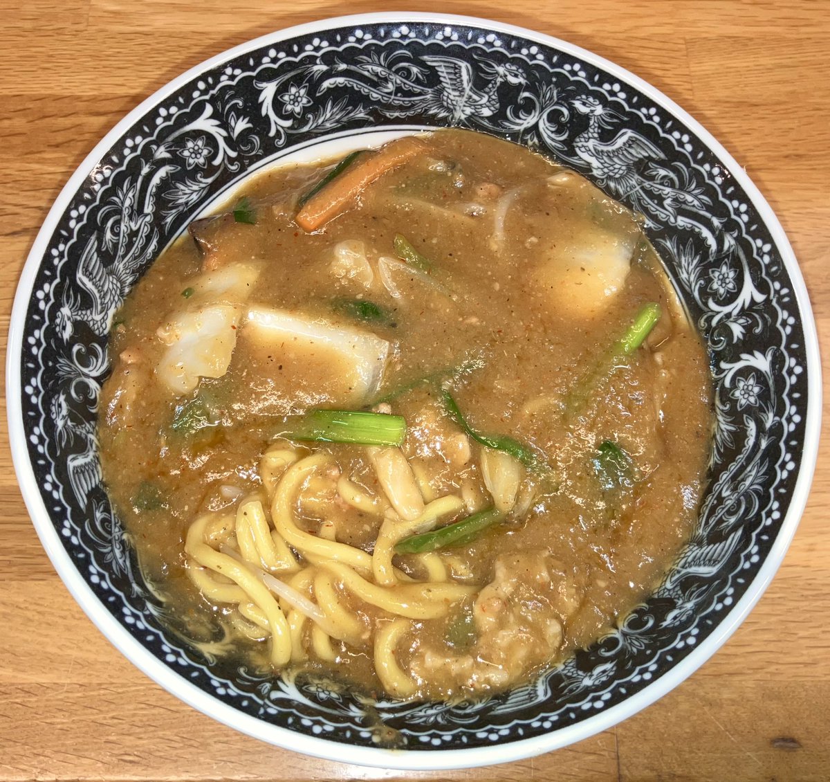 6月2日(月)は荻窪「味噌っ子ふっく」で夜の部に限定ラーメン

店長「信貴(シギ)」氏による「信貴の刻」と銘打った定期開催イベントで今回は八宝味噌湯麵 

野菜不足気味の毎日の中で、とても嬉しい限定ラーメンですね！

思いのほか濃厚で、満足感も半端ないです

次回も楽しみです♪