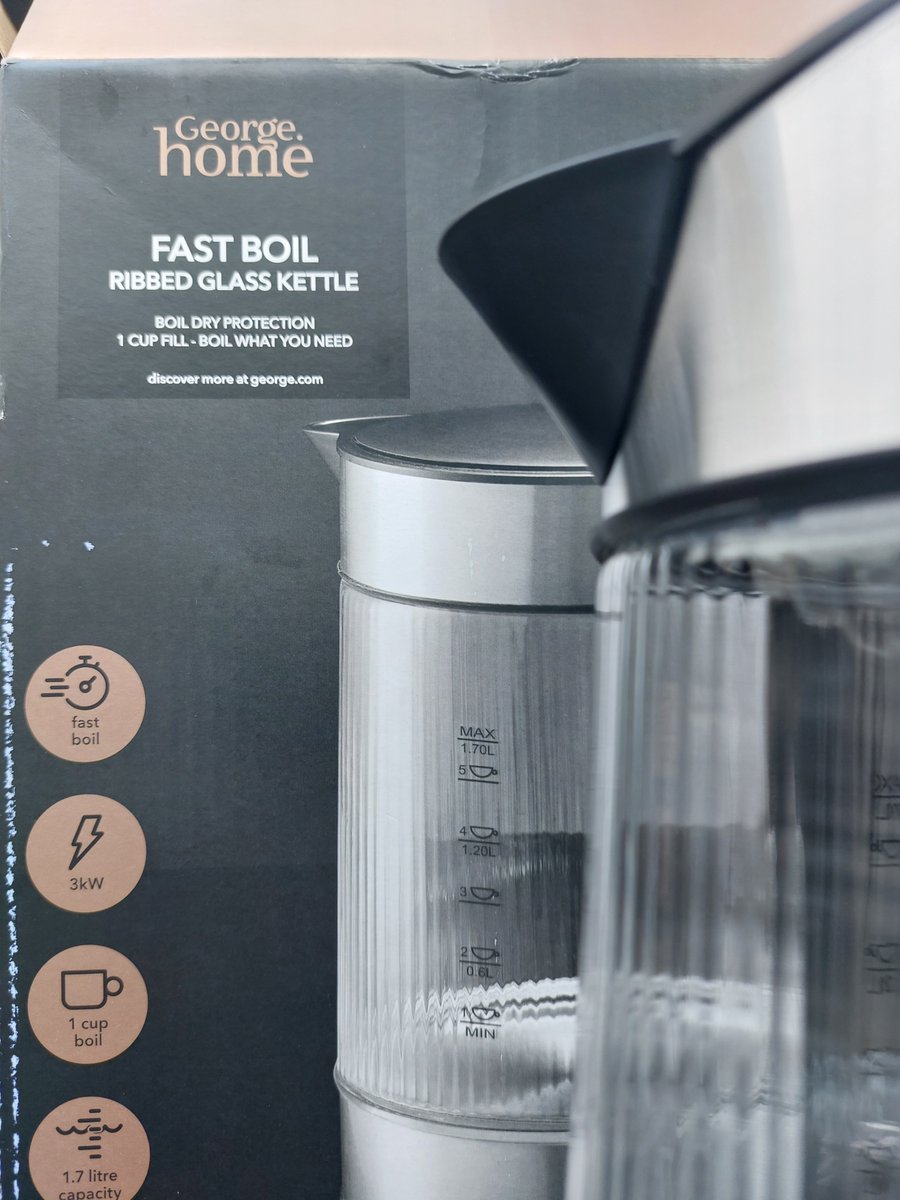 CustFeedbak's tweet photo. Hi @asda 

I bought this item, George Home Ribbed Glass Fast Boil Kettle, in store, based on the picture on the packaging showing the pouring spout as stainless steel. It is not. 
This is false misleading advertising. 

@AsdaServiceTeam https://t.co/8ZvGYWK9E8