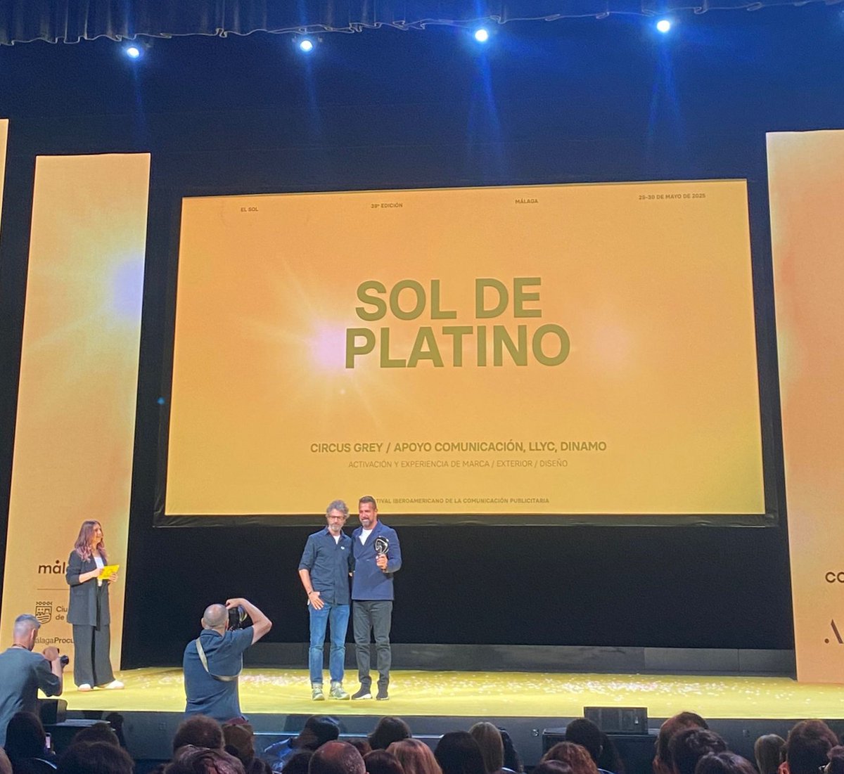 SCOPEN (@scopen_es) on Twitter photo 👏🏻¡Enhorabuena a todos los ganadores de #ElSol2025!
Especialmente a...
☀ Agencia del Año: <a href="/PS21__/">PS21</a>
☀ Anunciante del Año: <a href="/Samsung/">Samsung Electronics</a>
☀ Sol de Platino: “Sightwalks”, un trabajo para <a href="/UNACEMoficial/">UNACEM Perú</a> /#CementoSol creado por #CircusGrey /<a href="/APOYOComunica/">APOYOComunicación</a>, <a href="/LLYC_Global/">LLYC</a> y #Dinamo 👏🏻¡Enhorabuena a todos los ganadores de #ElSol2025!
Especialmente a...
☀ Agencia del Año: <a href="/PS21__/">PS21</a>
☀ Anunciante del Año: <a href="/Samsung/">Samsung Electronics</a>
☀ Sol de Platino: “Sightwalks”, un trabajo para <a href="/UNACEMoficial/">UNACEM Perú</a> /#CementoSol creado por #CircusGrey /<a href="/APOYOComunica/">APOYOComunicación</a>, <a href="/LLYC_Global/">LLYC</a> y #Dinamo