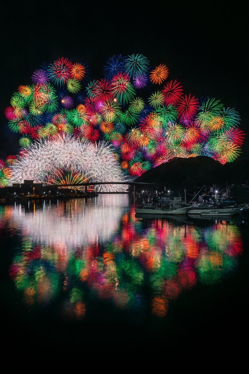 漁港に咲く千輪の花火が美しすぎた。