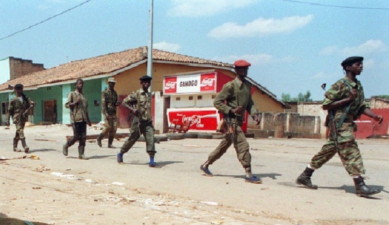 #Kwibuka31: Tariki 02 Kamena 1994 Ingabo za FPR Inkotanyi zarokoye ibihumbi by’Abatutsi byari byugarijwe n’Interahamwe, impuzamugambi n’ingabo zari iza Leta (Ex-FAR) i Kabgayi. 

Mu gihe Jenoside yakorwaga mu ntangiriro z’ukwezi kwa kane 1994, Abatutsi benshi bahunze berekeza i