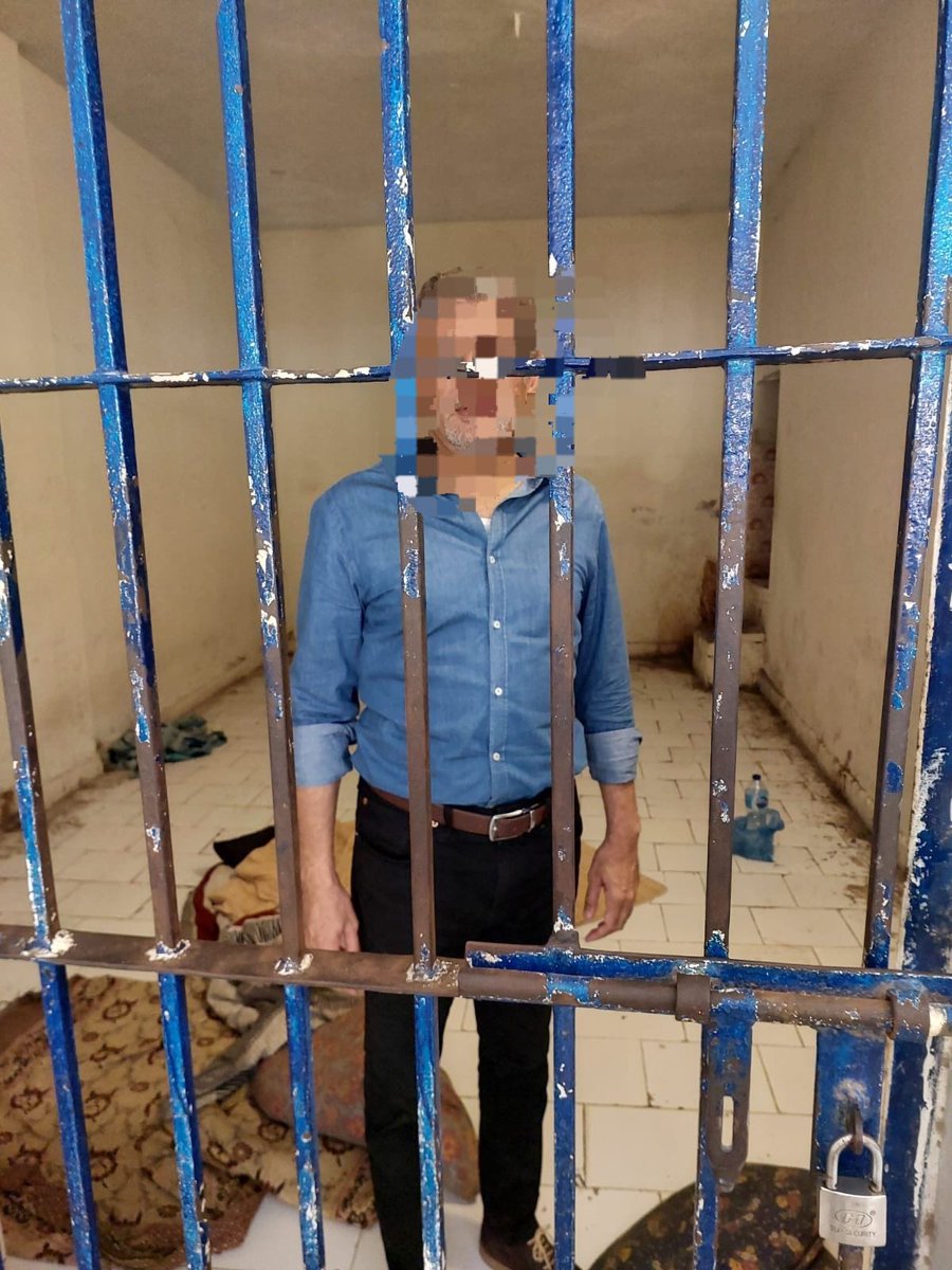 SouthDig's tweet image. اتحاد کمرشل واقعہ .پولیس کی فوری کارروائی، مرکزی ملزم گرفتار
ڈیفنس فیز 6 اتحاد کمرشل میں شہری سے پیش آنے والے ناخوشگوار واقعے کی وائرل ویڈیو پر ڈی آئی جی ساؤتھ سید اسد رضا نے فوری نوٹس لیا۔
پولیس نے بروقت کارروائی کرتے ہوئے مرکزی ملزم سلمان فاروقی کو ڈی ایچ اے سے گرفتار کرلیا۔