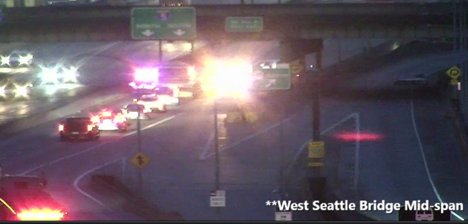 Ang pagbangga sa West Seattle Bridge EB sa SR99,