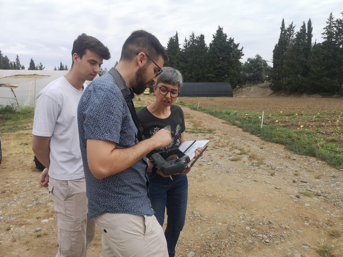 CITAAragon's tweet photo. 🛰️📡Levantamiento Fotogramétrico con cámara multiespectral, termográfica y LiDAR en las parcelas de ensayo del CITA proyecto #Agroalnext #CUCURABIOT 

🕹️con la colaboración de investigadores del Laboratorio de drones #WUAS-UPV y laboratorio #CVBLab de la @UPV 

#NextGenerationEU https://t.co/s9JakZRjKS
